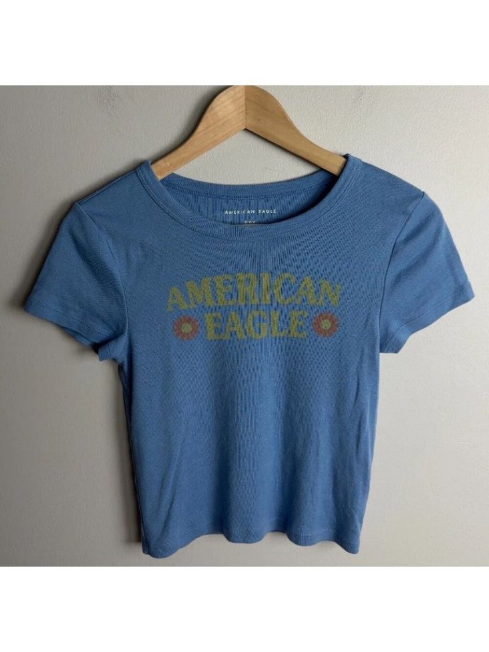 American Eagle Outfitters Graphic T-Shirt Blue Floral Size Medium Crop Top Women
